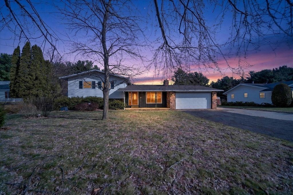 4546 E Berry Road, Pleasant Lake, MI 49272