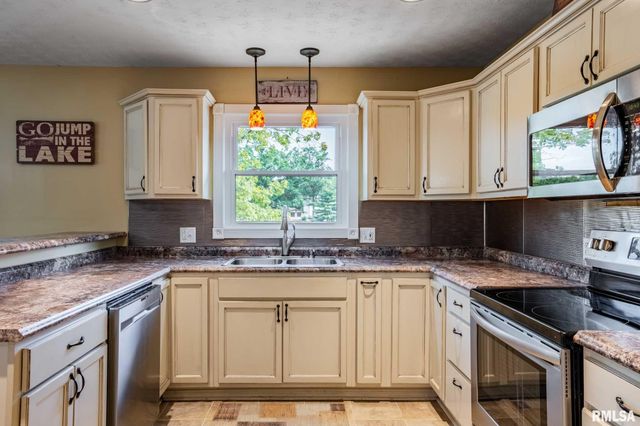 622 Dongola Court, Creal Springs, IL 62922