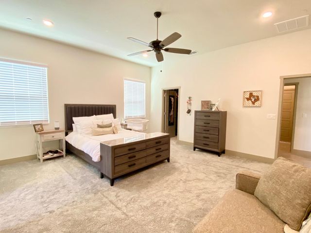 2404 W Bristol Lane, Hanford, CA 93230