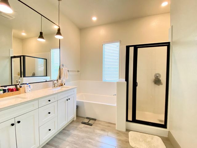 2404 W Bristol Lane, Hanford, CA 93230