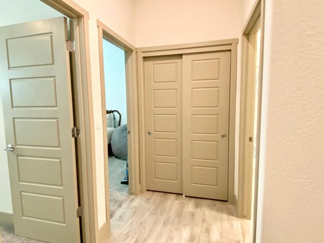 2404 W Bristol Lane, Hanford, CA 93230