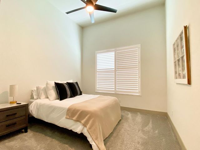2404 W Bristol Lane, Hanford, CA 93230
