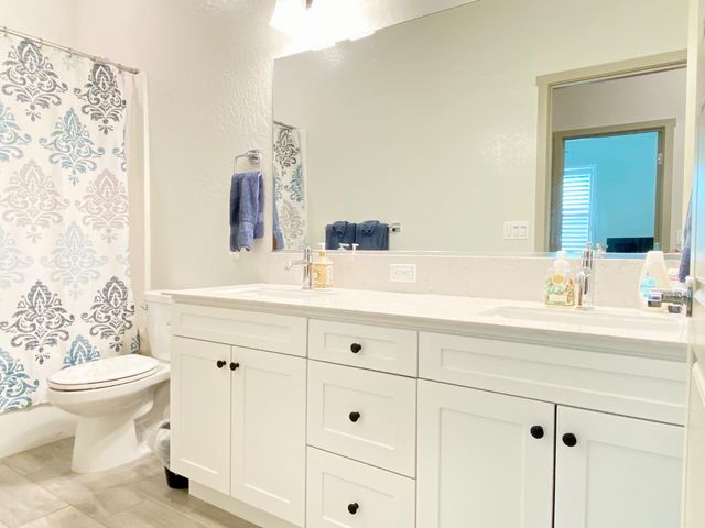 2404 W Bristol Lane, Hanford, CA 93230
