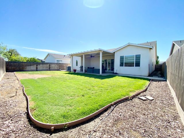 2404 W Bristol Lane, Hanford, CA 93230