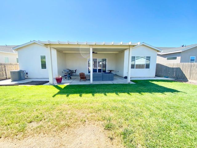 2404 W Bristol Lane, Hanford, CA 93230