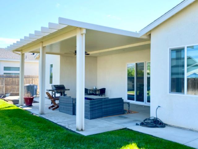 2404 W Bristol Lane, Hanford, CA 93230