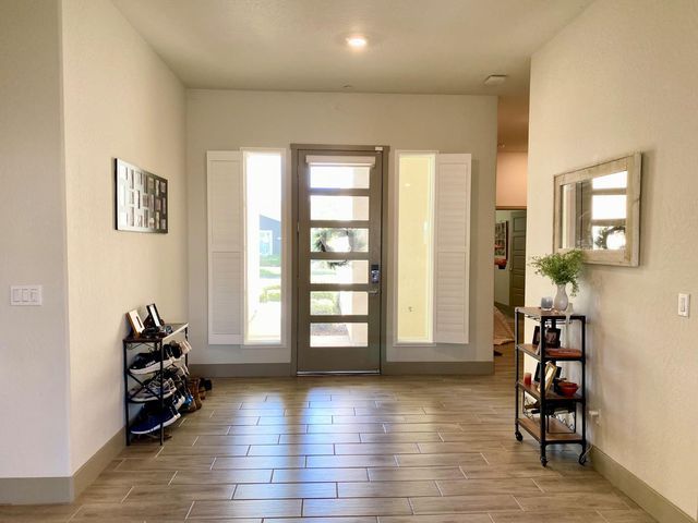 2404 W Bristol Lane, Hanford, CA 93230