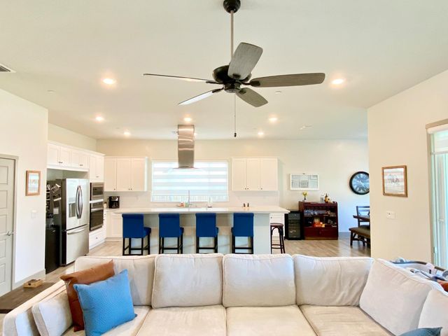 2404 W Bristol Lane, Hanford, CA 93230