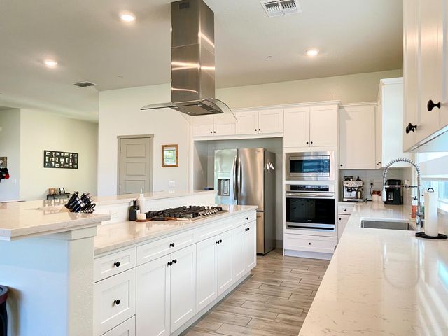 2404 W Bristol Lane, Hanford, CA 93230