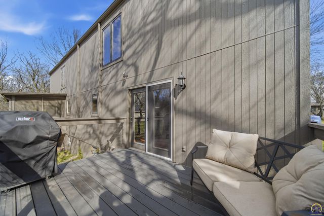 5561 SW Stonegate CT, Topeka, KS 66606