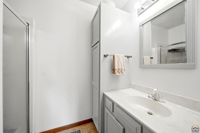 5561 SW Stonegate CT, Topeka, KS 66606