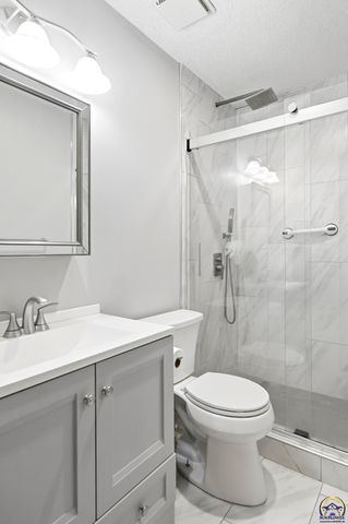 5561 SW Stonegate CT, Topeka, KS 66606