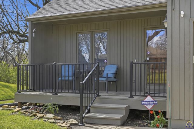 5561 SW Stonegate CT, Topeka, KS 66606