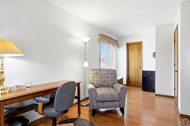 5561 SW Stonegate CT, Topeka, KS 66606