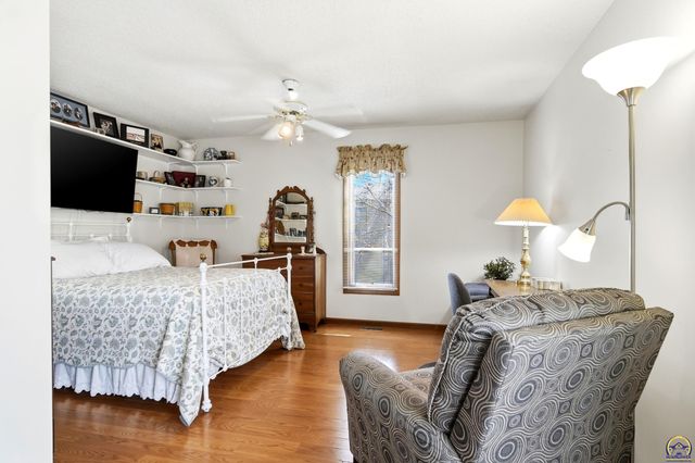 5561 SW Stonegate CT, Topeka, KS 66606
