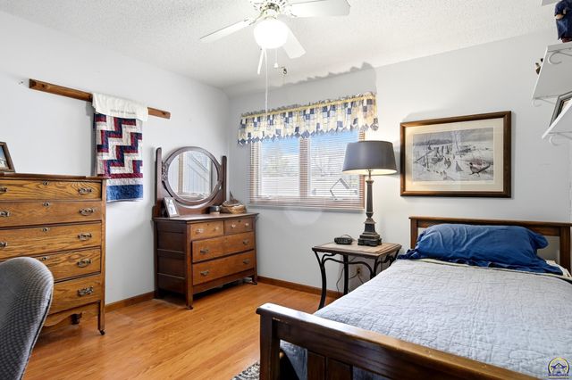5561 SW Stonegate CT, Topeka, KS 66606