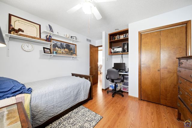 5561 SW Stonegate CT, Topeka, KS 66606