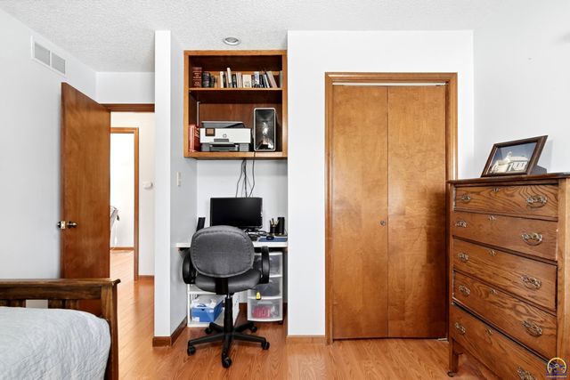 5561 SW Stonegate CT, Topeka, KS 66606