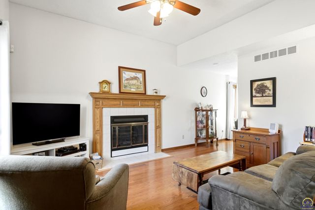5561 SW Stonegate CT, Topeka, KS 66606