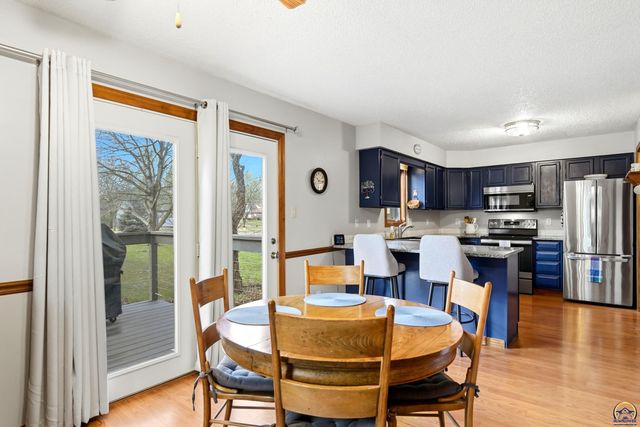 5561 SW Stonegate CT, Topeka, KS 66606
