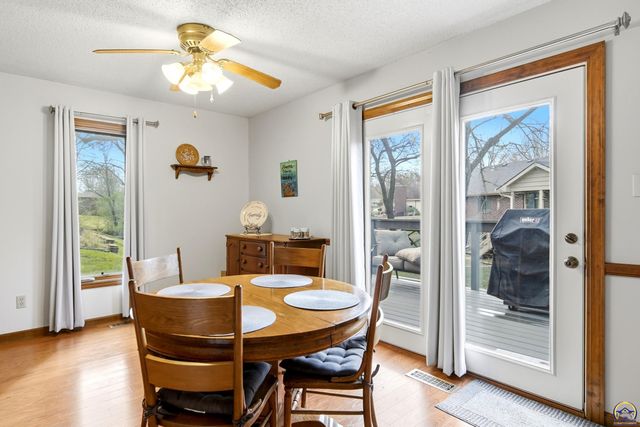 5561 SW Stonegate CT, Topeka, KS 66606