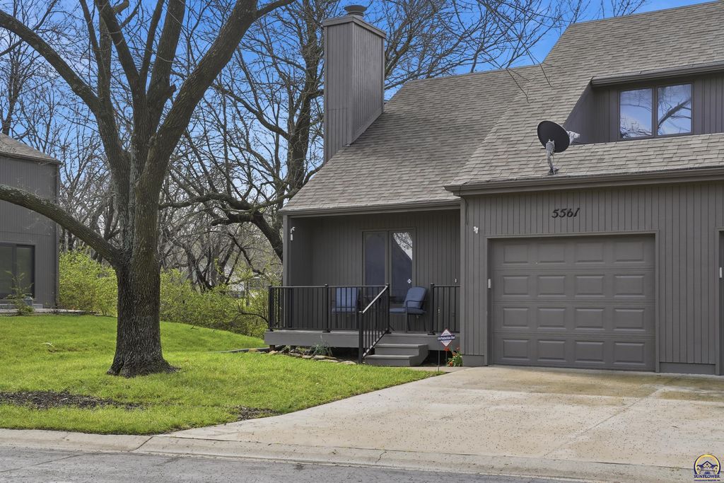 5561 SW Stonegate CT, Topeka, KS 66606