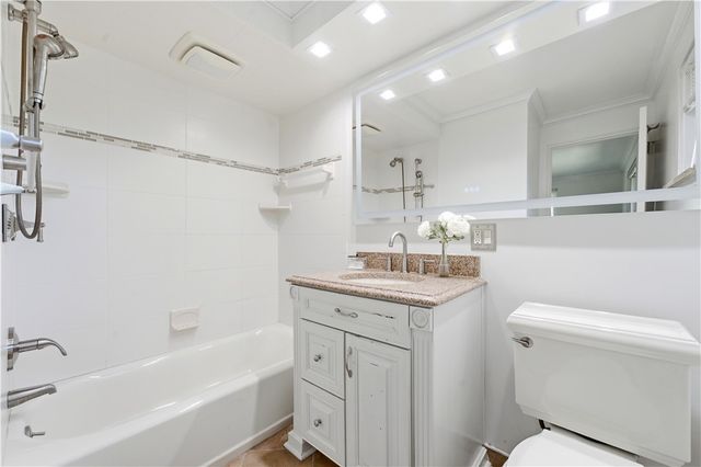 998 Jefferson Heights Rd, Penn Hills, PA 15235