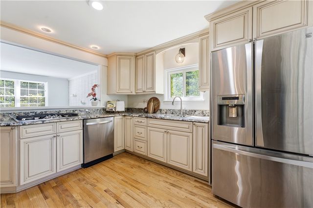 998 Jefferson Heights Rd, Penn Hills, PA 15235