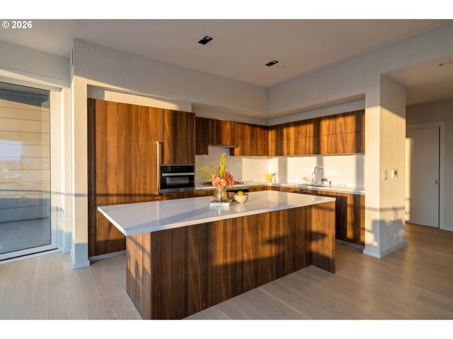 1075 Nw NORTHRUP St 2015, Portland, OR 97209