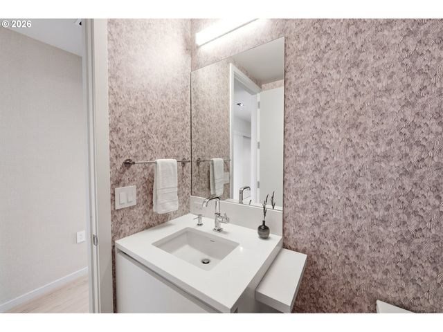 1075 Nw NORTHRUP St 2015, Portland, OR 97209