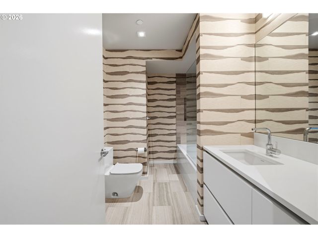1075 Nw NORTHRUP St 2015, Portland, OR 97209