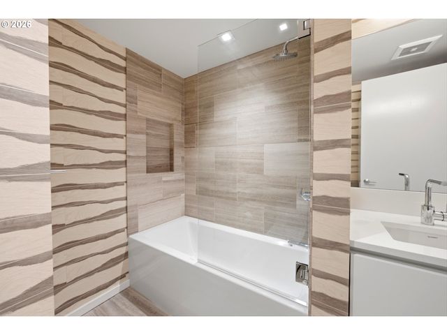 1075 Nw NORTHRUP St 2015, Portland, OR 97209