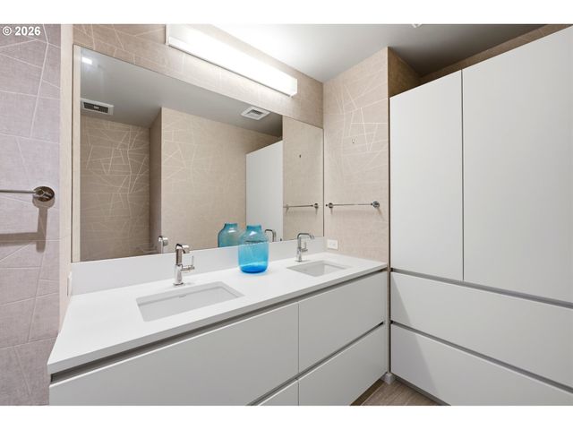 1075 Nw NORTHRUP St 2015, Portland, OR 97209