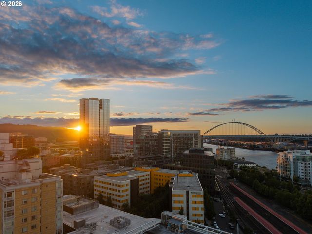 1075 Nw NORTHRUP St 2015, Portland, OR 97209