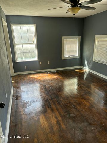 2962 Greenwood Avenue, Jackson, MS 39212