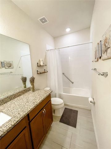 5100 Eucalyptus Dr 2, Hollywood, FL 33021