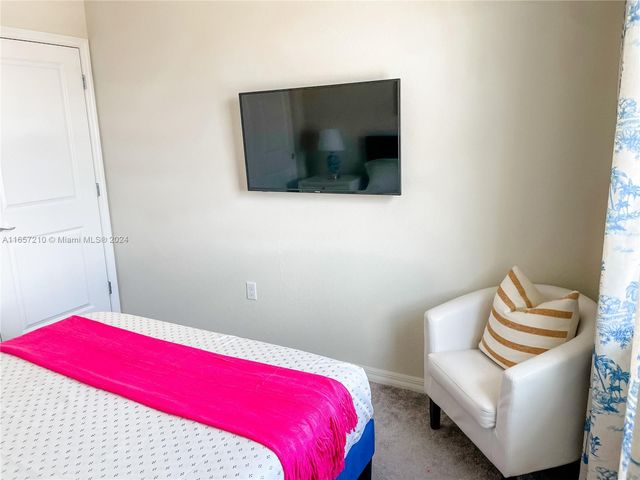 5100 Eucalyptus Dr 2, Hollywood, FL 33021