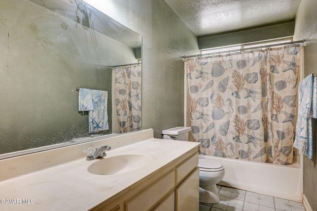 15707 Lanfair Avenue, Lancaster, CA 93535