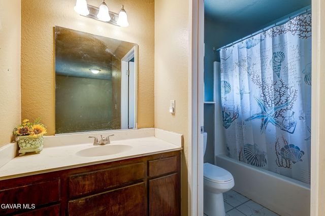 15707 Lanfair Avenue, Lancaster, CA 93535