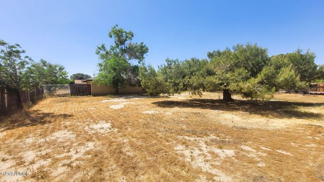15707 Lanfair Avenue, Lancaster, CA 93535