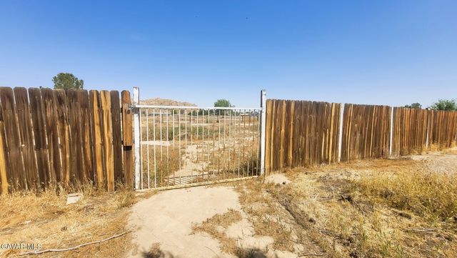 15707 Lanfair Avenue, Lancaster, CA 93535