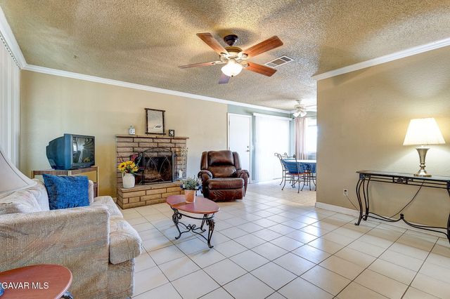 15707 Lanfair Avenue, Lancaster, CA 93535