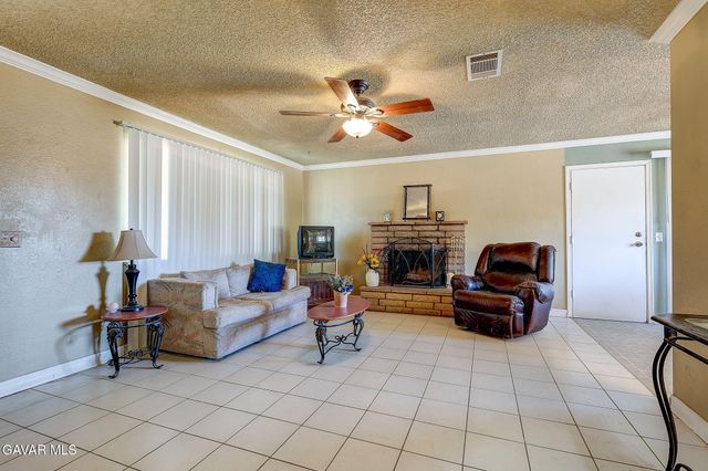 15707 Lanfair Avenue, Lancaster, CA 93535