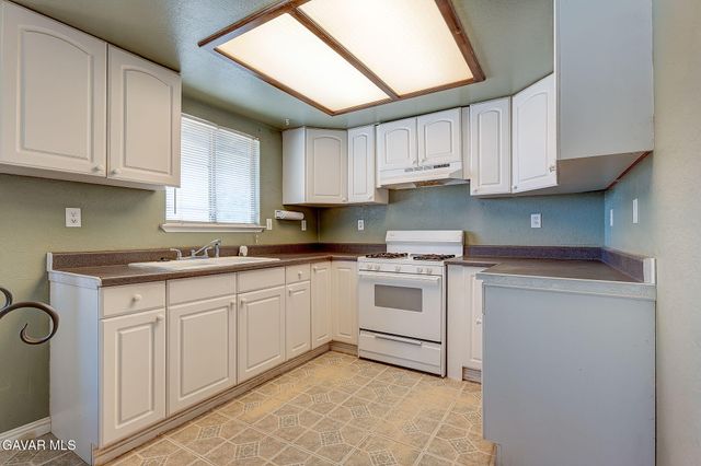 15707 Lanfair Avenue, Lancaster, CA 93535