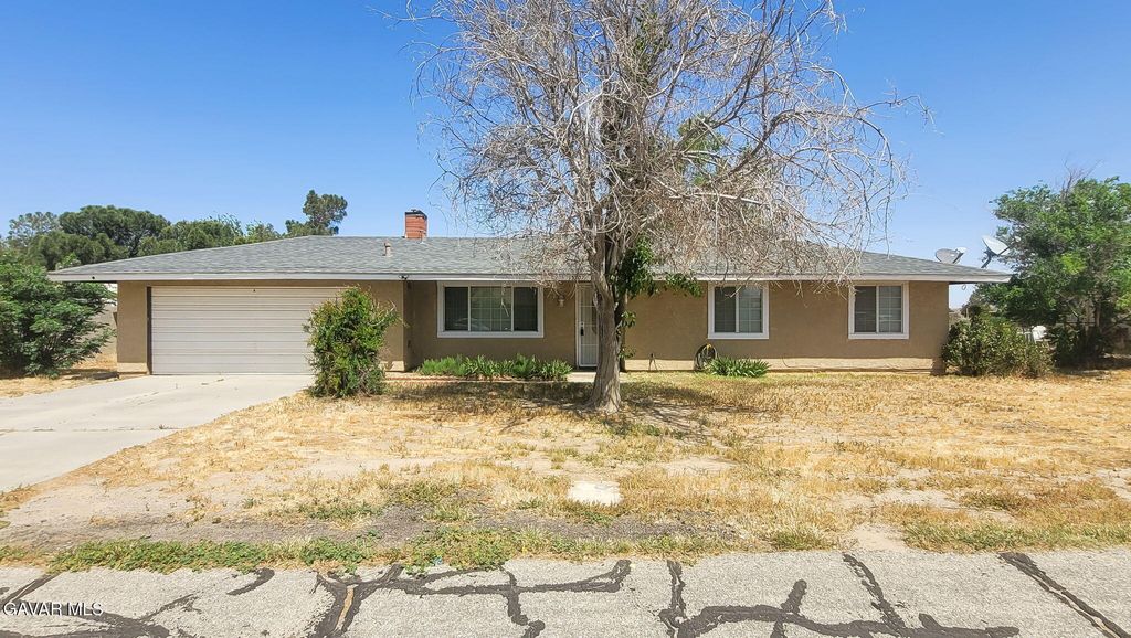 15707 Lanfair Avenue, Lancaster, CA 93535