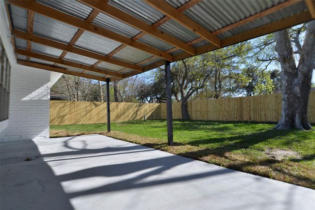 16634 David Glen Drive, Friendswood, TX 77546