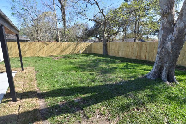 16634 David Glen Drive, Friendswood, TX 77546