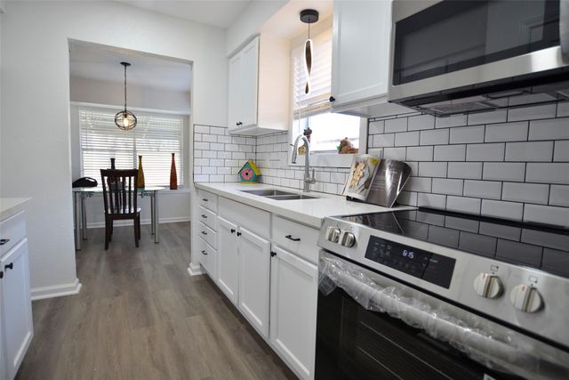 16634 David Glen Drive, Friendswood, TX 77546