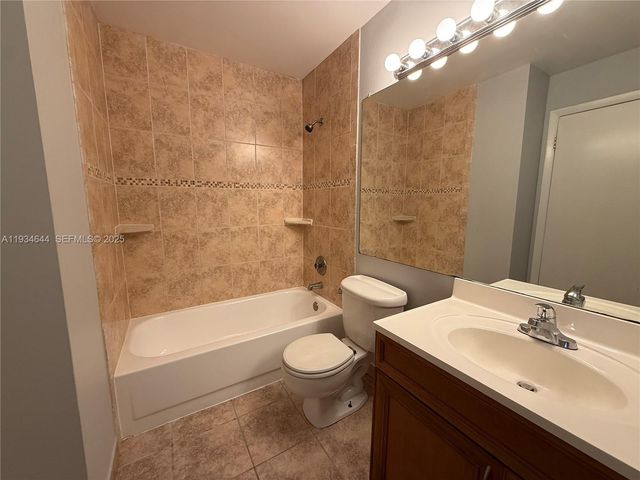 931 Coral Club Dr 931, Coral Springs, FL 33071