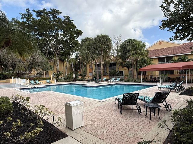 931 Coral Club Dr 931, Coral Springs, FL 33071